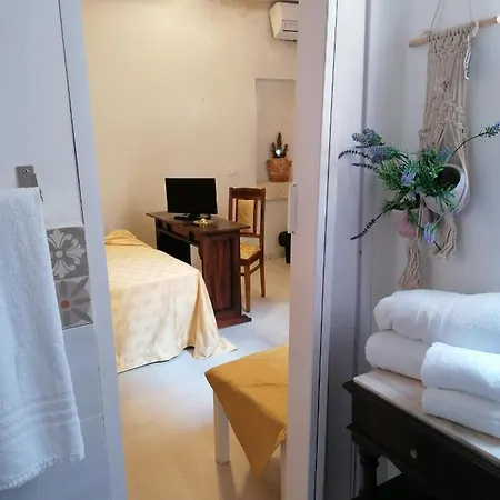 Il Cortiletto Di Via Minniti Bed & Breakfast