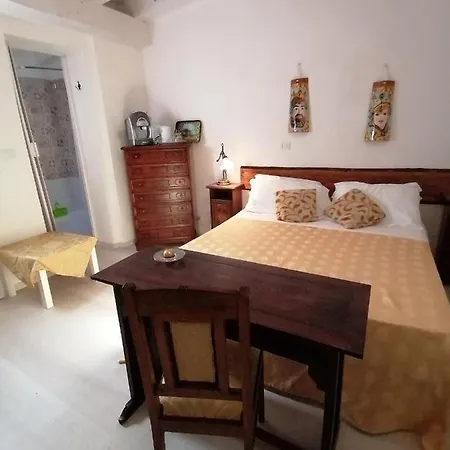 Il Cortiletto Di Via Minniti Bed & Breakfast Syracuse