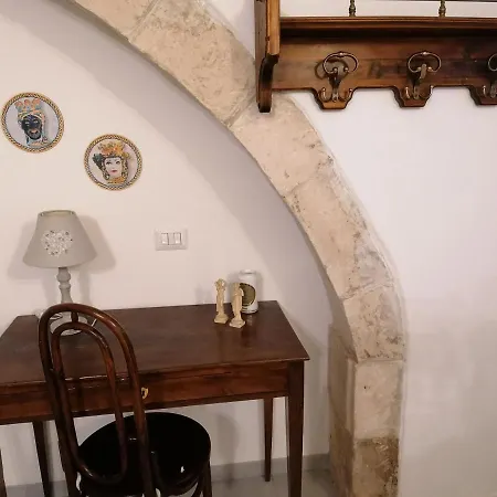 Bed & Breakfast Il Cortiletto Di Via Minniti 3*
